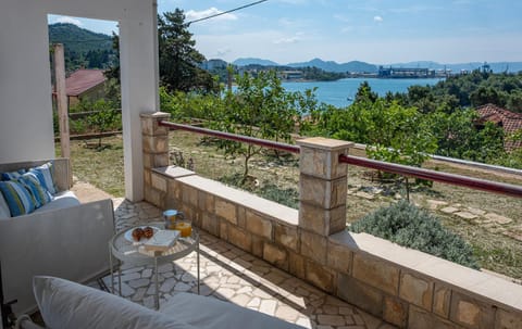 Natural landscape, Balcony/Terrace, Seating area, Sea view