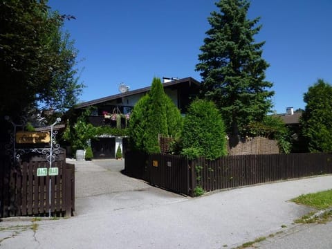Ferienwohnungen Lärchennest zwischen Chiemsee und Bergen Apartment in Grassau