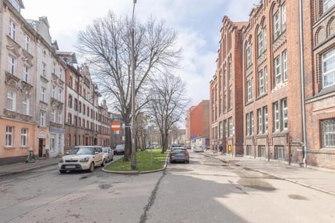 Property building, Neighbourhood, Street view, Parking