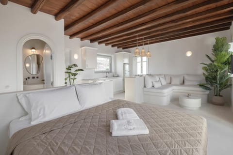 Bed, Living room, Photo of the whole room, Seating area, Bedroom, towels