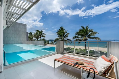 Balcony/Terrace, Pool view, Sea view, Swimming pool, sunbed