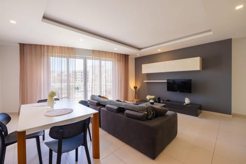 TV and multimedia, Kitchen or kitchenette, Living room, Seating area, Dining area, Evening entertainment