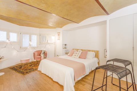 Bed, Photo of the whole room, Bedroom