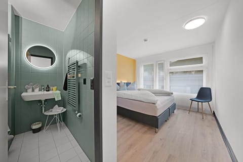 Bed, Bathroom, Photo of the whole room, Bedroom, towels