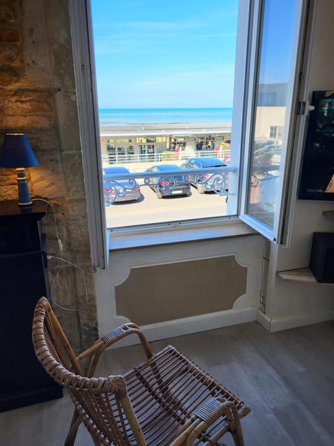 Communal lounge/ TV room, Natural landscape, Sea view