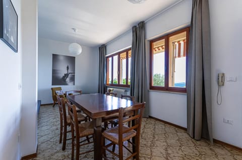 Lounge or bar, Dining area