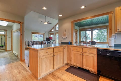 Fladhead river house House in Idaho