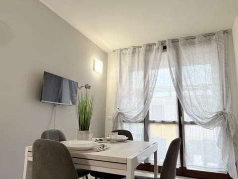 Seating area, Dining area, kitchen