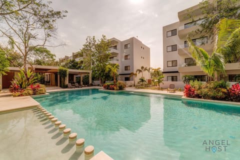 Property building, Garden, Swimming pool