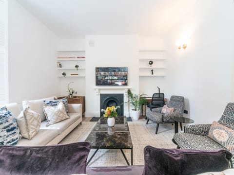 TV and multimedia, Living room, Other, Seating area, Evening entertainment