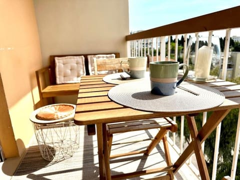 Joli 2 pièces - Proche aéroport - Terrasse vue mer Apartment in Nice