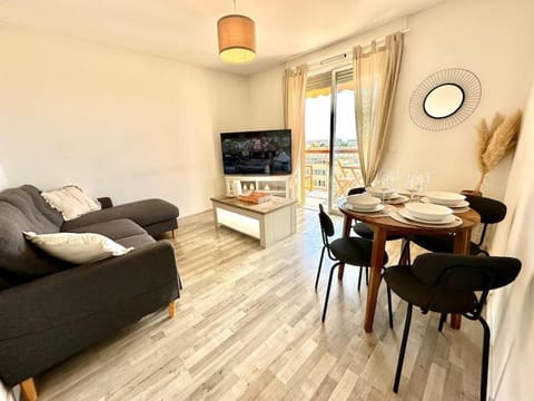 TV and multimedia, Living room, Dining area