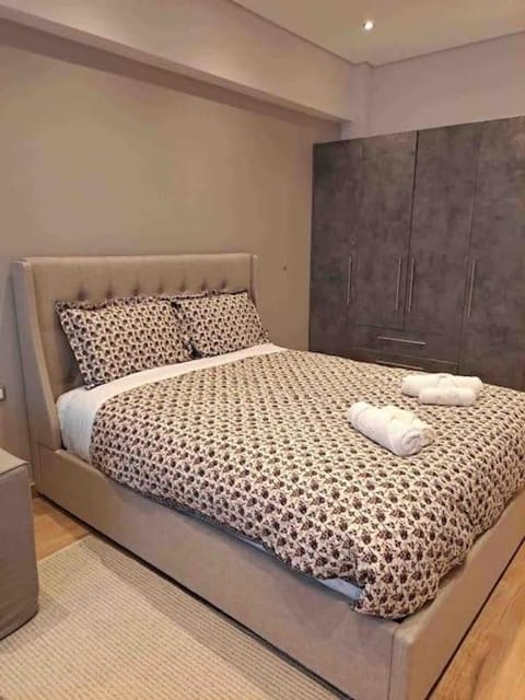 ROYAL BLUE GRAND Suite No 4 Piraeus Port Apartment in Pireas