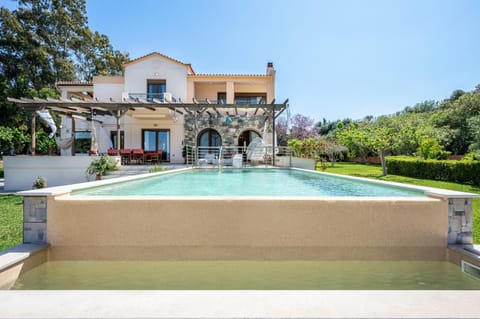 Property building, Day, Garden, Garden view, Pool view, Swimming pool