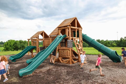 The Lodges at Eden Reserve - Pet Friendly Cabins Near Ark Cabin in Williamstown