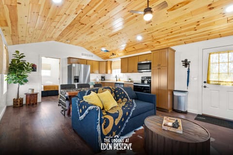 The Lodges at Eden Reserve - Pet Friendly Cabins Near Ark Cabin in Williamstown