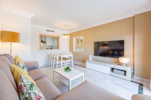 TV and multimedia, Living room, Seating area, Dining area, air conditioner