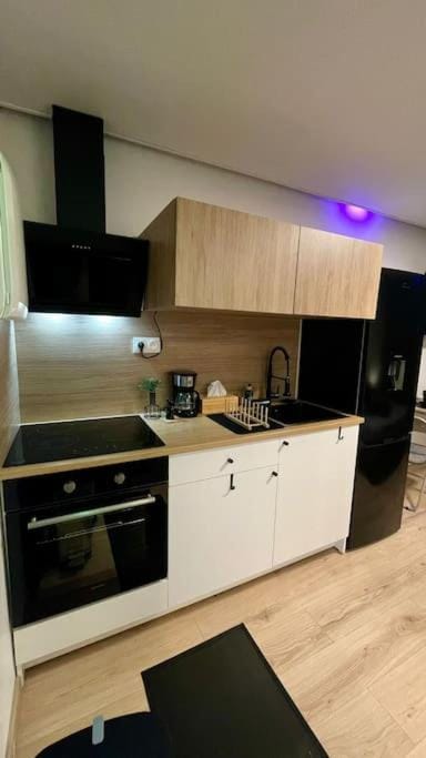 Suite avec Spa Privatif dans pavillon Apartment in Drancy