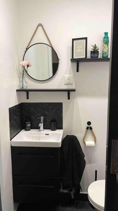 Suite avec Spa Privatif dans pavillon Apartment in Drancy