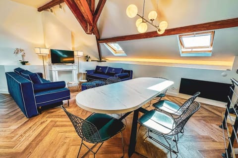 Bright Cocoon Top Floor - Chez Ela Apartment in Fontainebleau
