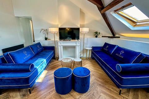 Bright Cocoon Top Floor - Chez Ela Apartment in Fontainebleau