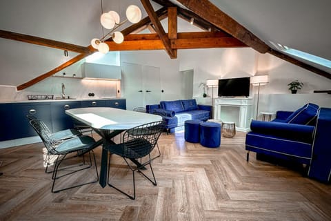 Bright Cocoon Top Floor - Chez Ela Apartment in Fontainebleau