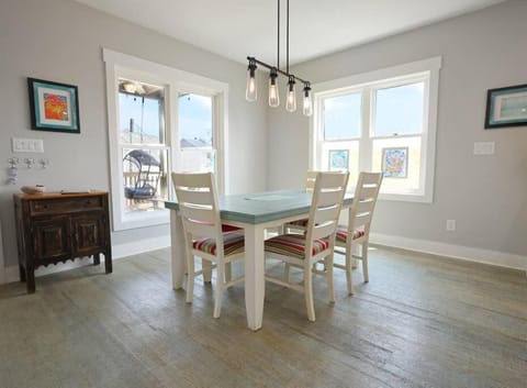 Seating area, Dining area