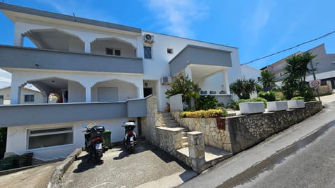 Property building, Day, Neighbourhood, Street view