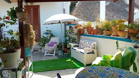 Patio, Seating area, Dining area, Breakfast, sunbed