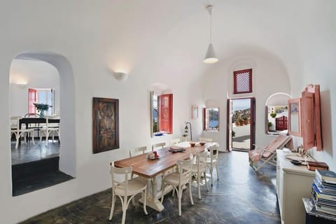 PORI HOUSE-VOLCANO VIEW House in Oia