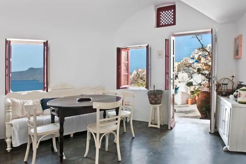 PORI HOUSE-VOLCANO VIEW House in Oia