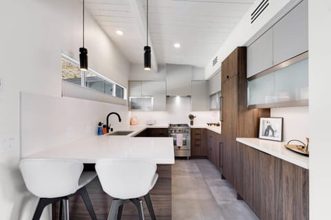 Kitchen or kitchenette, Dining area, minibar, oven, stove, toaster