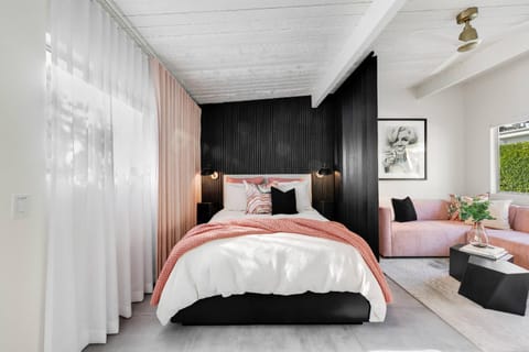 Bed, Seating area, Bedroom