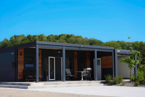 Property building, Day