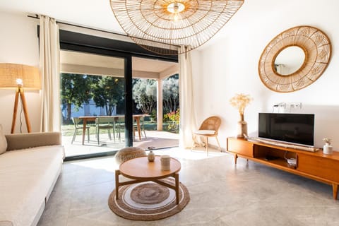 Communal lounge/ TV room, Living room