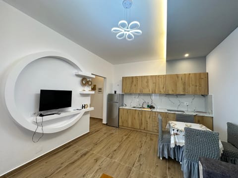 TV and multimedia, Kitchen or kitchenette, Living room, Seating area