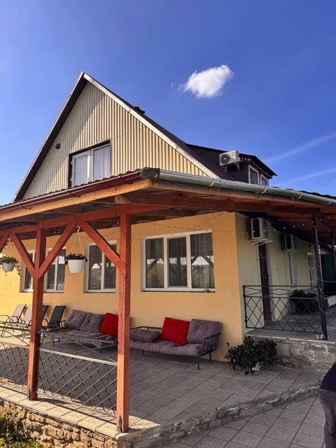 Property building, Balcony/Terrace, Seating area