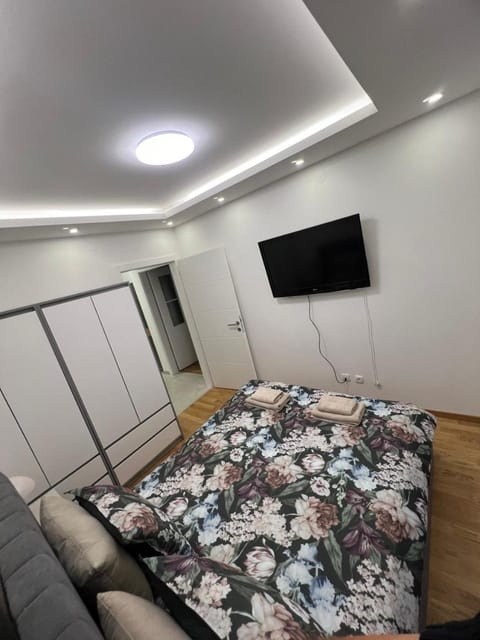 Communal lounge/ TV room, TV and multimedia, Bedroom