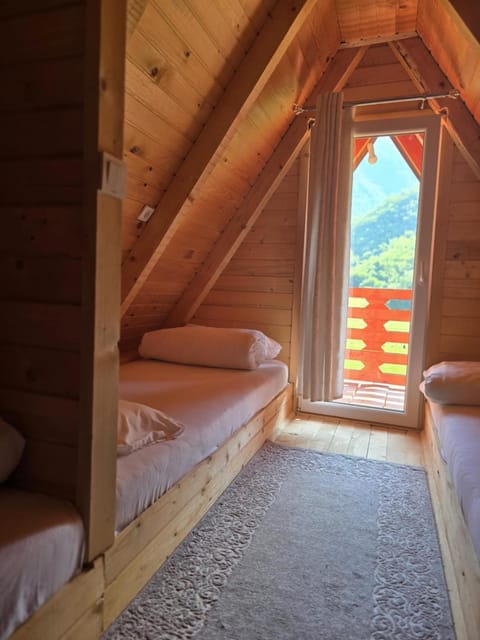 Ekoo katun Jezerca Chalet in Montenegro