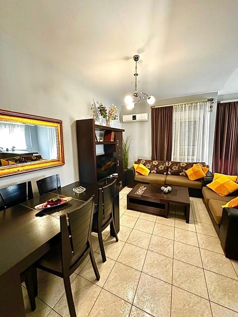 Library, TV and multimedia, Living room, Seating area, Dining area, air conditioner