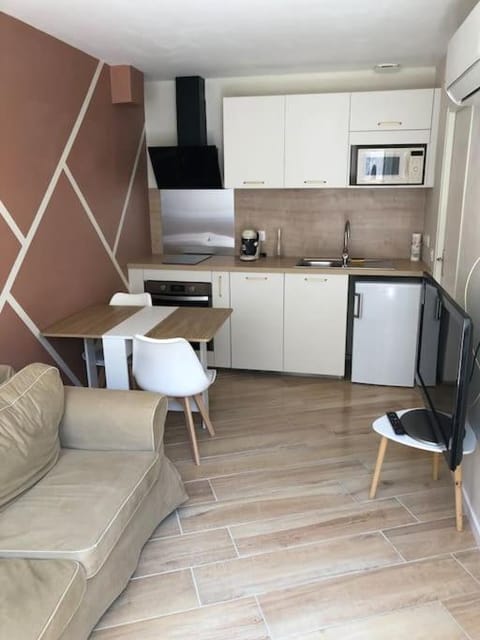TV and multimedia, Living room, Dining area, dishwasher, stove