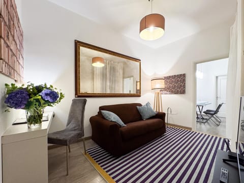 Day, TV and multimedia, Living room, Seating area, heating, air conditioner