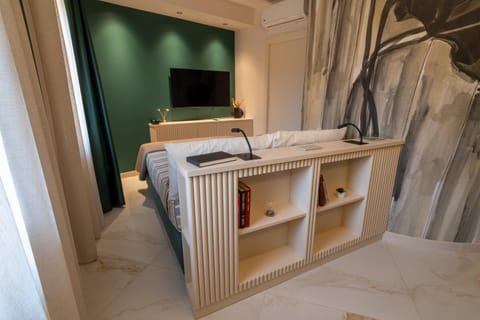 Bed, TV and multimedia, Photo of the whole room, Bedroom, air conditioner