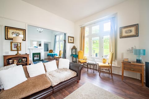 Living room, Photo of the whole room, Seating area