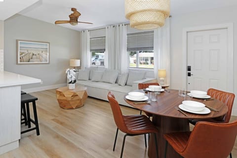 Living room, Seating area, Dining area