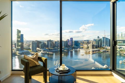 Living room, City view, River view