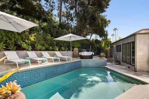 Spring, Day, Garden, Garden view, Pool view, Swimming pool, Swimming pool, sunbed