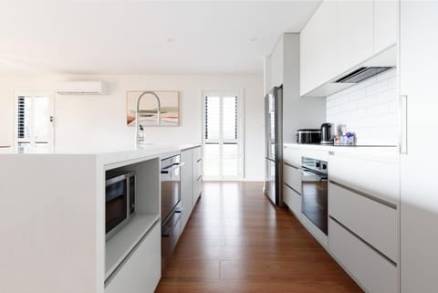 Three-Story Haven City Views & Near Gorge House in Launceston