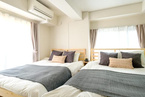 Bed, Photo of the whole room, Bedroom, air conditioner