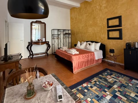 Photo of the whole room, Bedroom